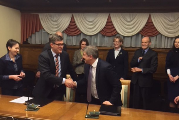 Managing Director Magnus Rystedt and Minister of Finance Olexandr Danyliuk signing the agreement in Kiev. Photo: Julia Shevchuk, NEFCO.