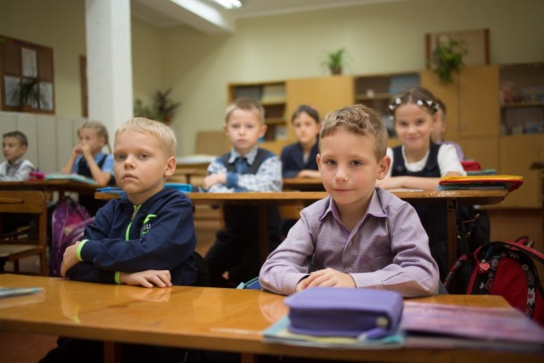 Schoolchildren in Ukraine. Photo: Patrik Rastenberger