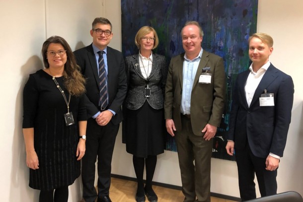 NEFCO and Loudspring signs convertible loan agreement. In the picture from left: Ritva Kauppi, Magnus Rystedt and Helena Lähteenmäki from NEFCO, and Lassi Noponen and Timo Linnainmaa from Loudspring. 