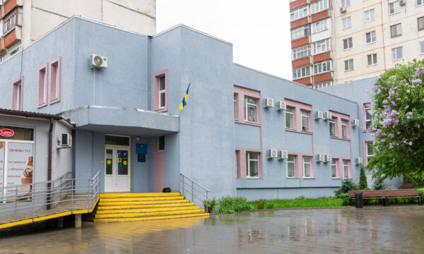The renovated polyclinic serves both IDPs and Chernivtsi residents.