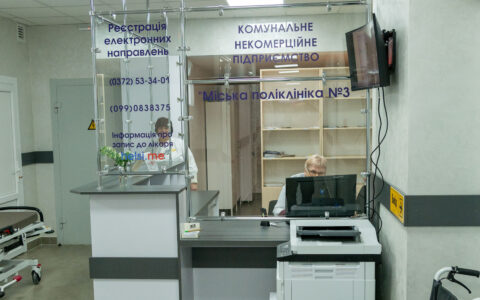 The renovated polyclinic serves both IDPs and Chernivtsi residents.